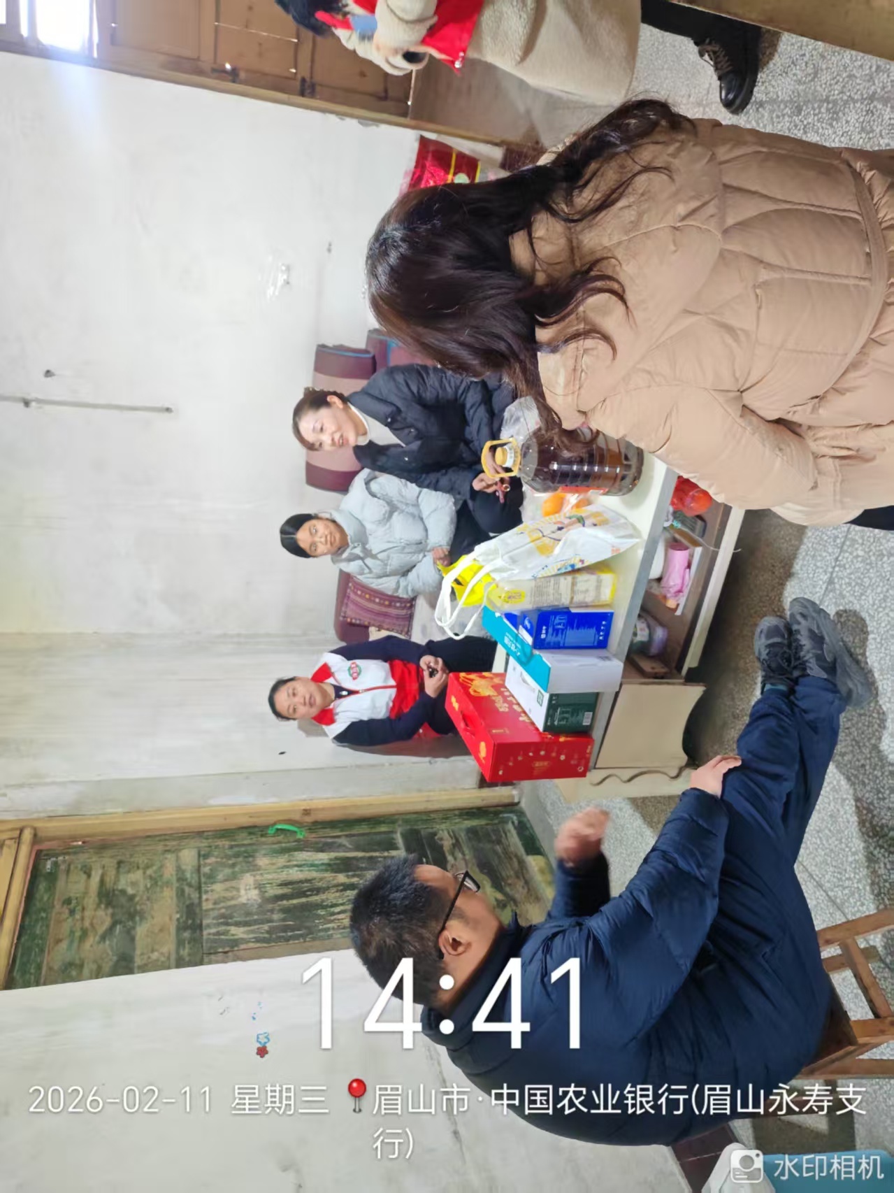 持续资助困难学生罗凝雪